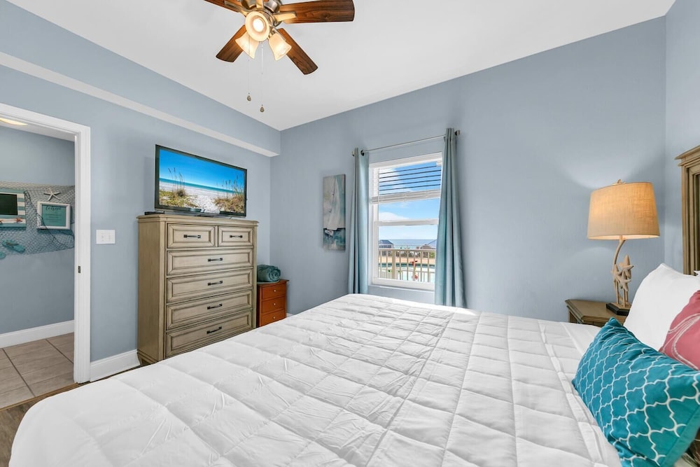 Laketown Wharf 402
