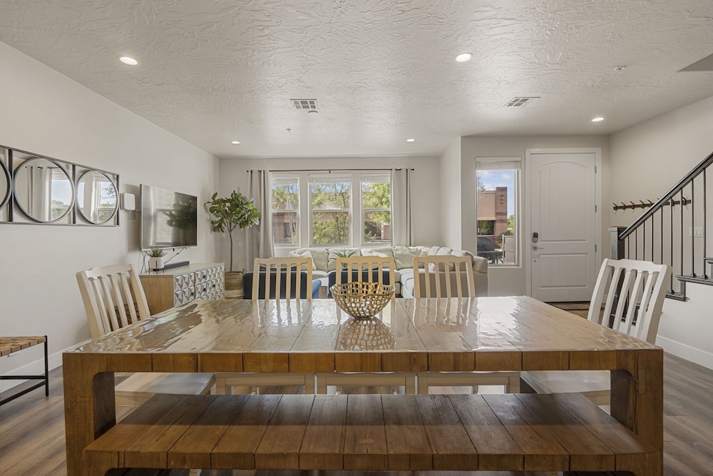 Relax In Style 4 Bedroom Townhouse