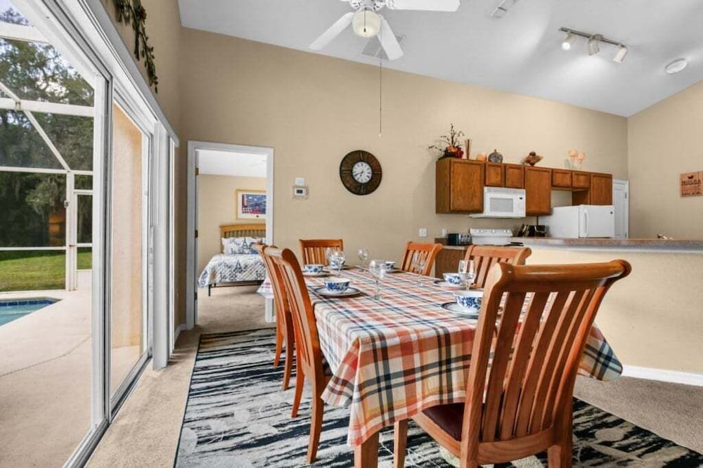 Reserve Retreat - Gated 4br With Pool Near Disney 4 Bedroom Villa