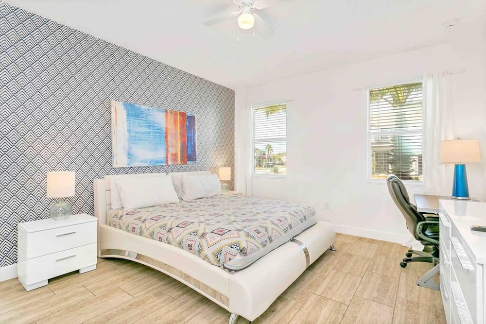 Super Size - 11br Spacious Home w Pool HOT TUB