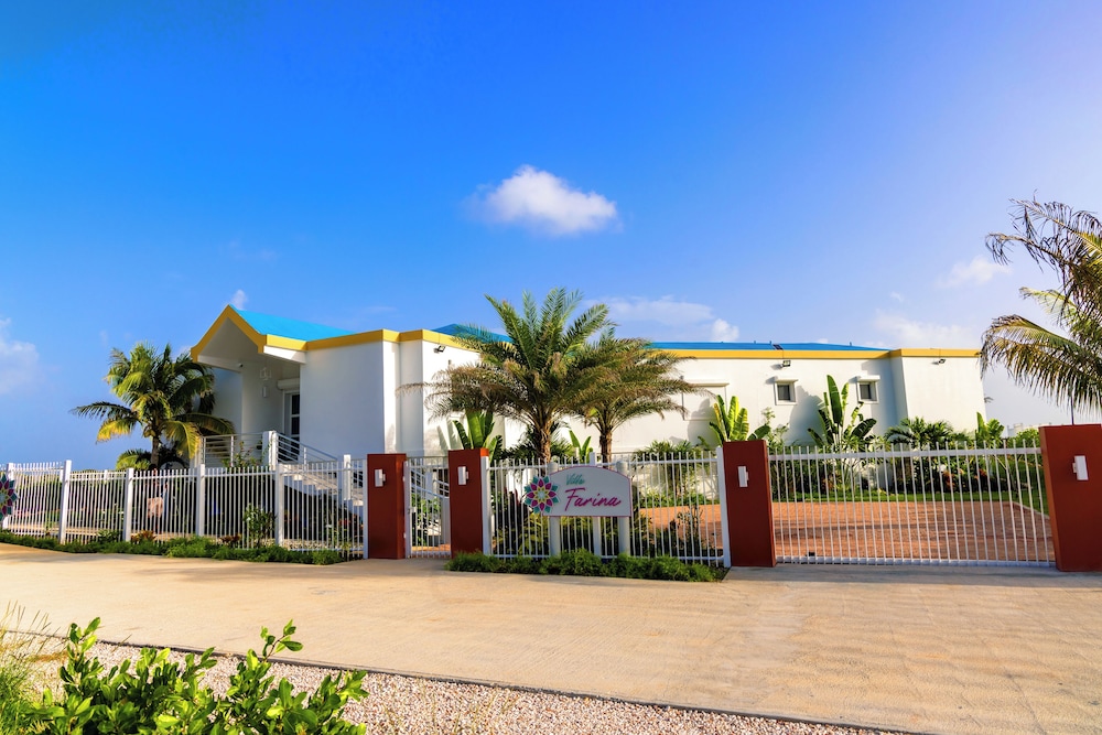 4-bed Villa, Pool, Parking - Image 1