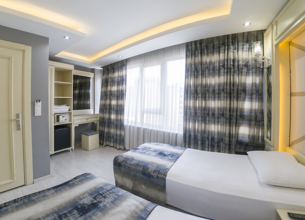 Crowned Otel - Image 21