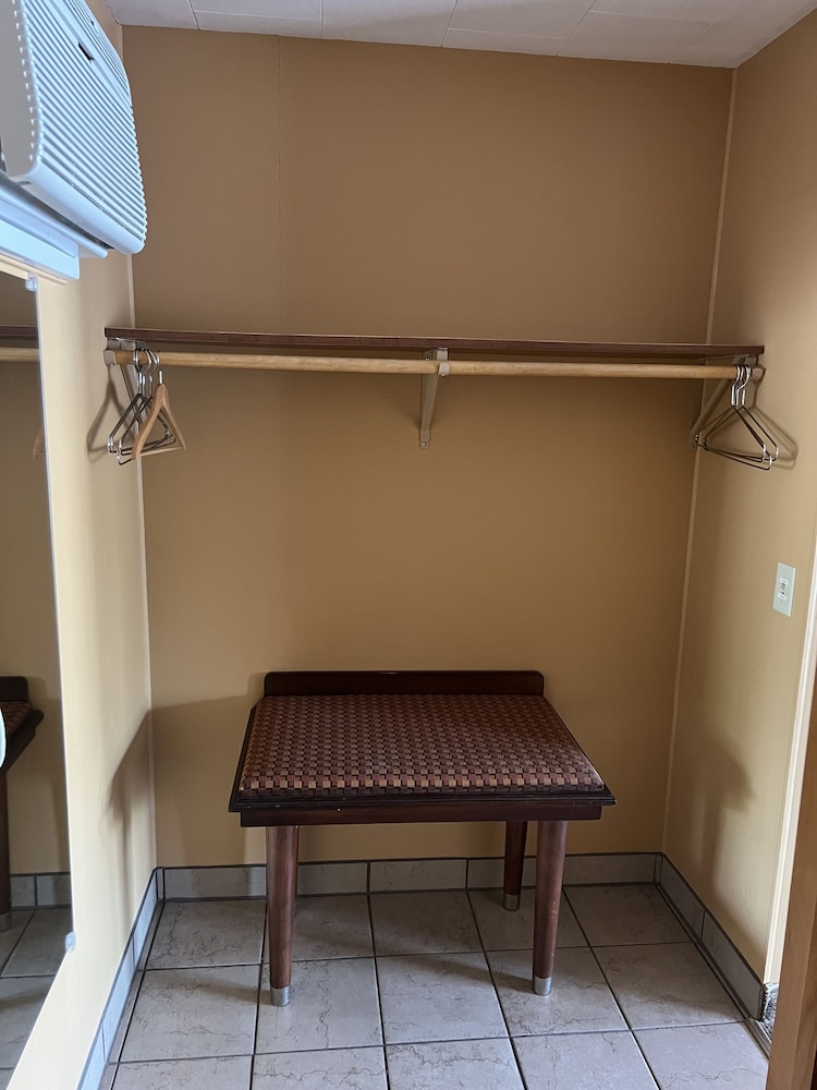 All Star Inn & Suites