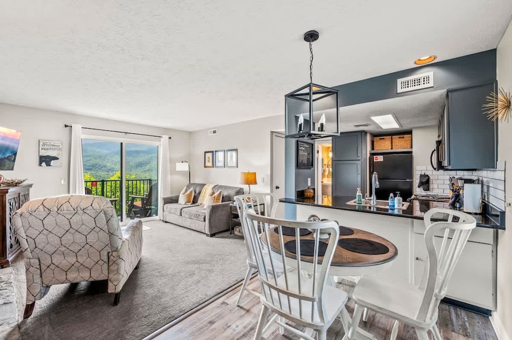 Indoor Pool Hot Tub Sleeps 4 Mountain Views