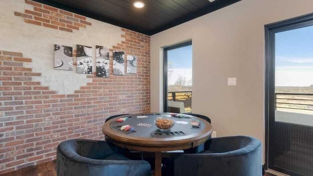 The Back Nine Retreat by Avantstay Private Golf Sim, Firepit & Mountain Views Near Dollywood