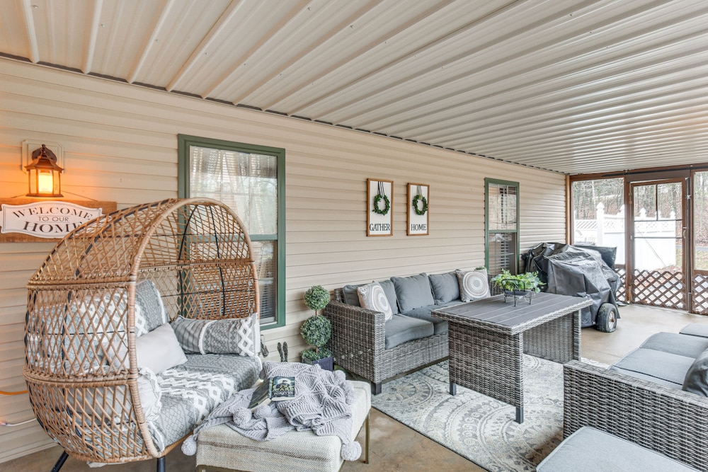 'foxes Den' w/ Hot Tub, Pool Table & Fire Pit!