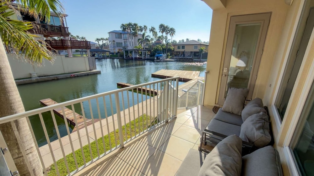 Channel Views Private Boat Slip Pool & Patio 3 Bedroom Apts