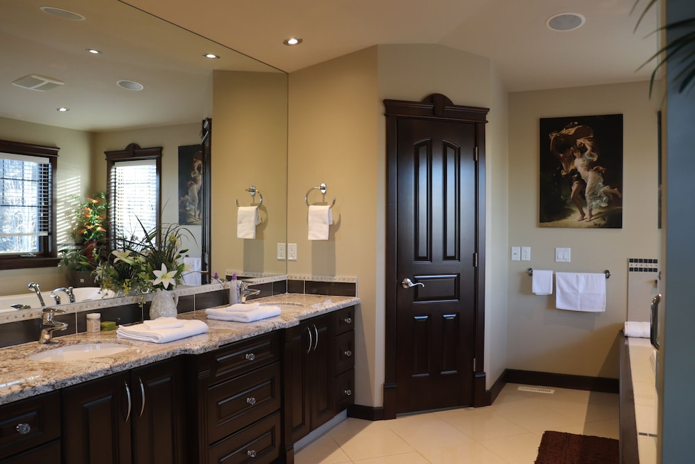 Westmount River Inn