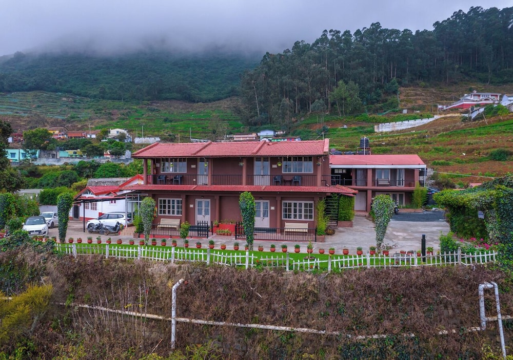 Silent Valley Farmstead by VOYE HOMES