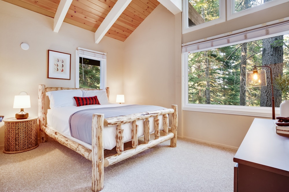 Homewood by Avantstay Amazing Family Cabin w Hot Tub Sauna