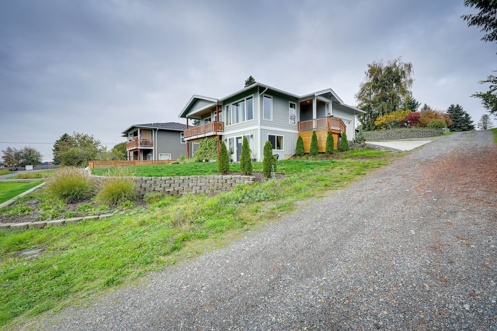 Modern Blaine Vacation Rental, 33 Mi to Vancouver! view 4