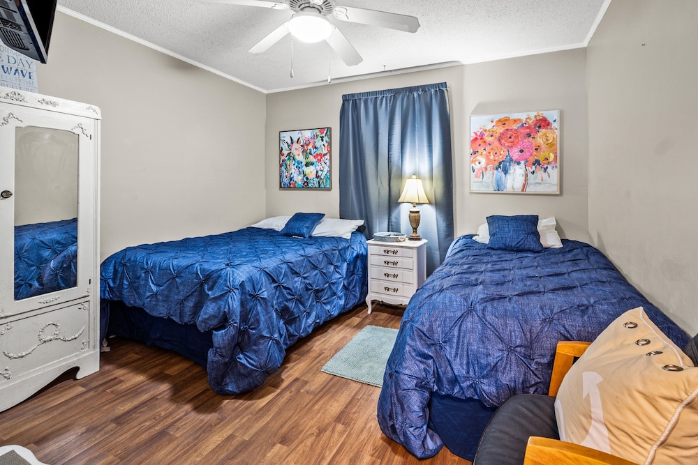 A Place At The Beach 3i 2 Bedroom Condo by RedAwning view 4