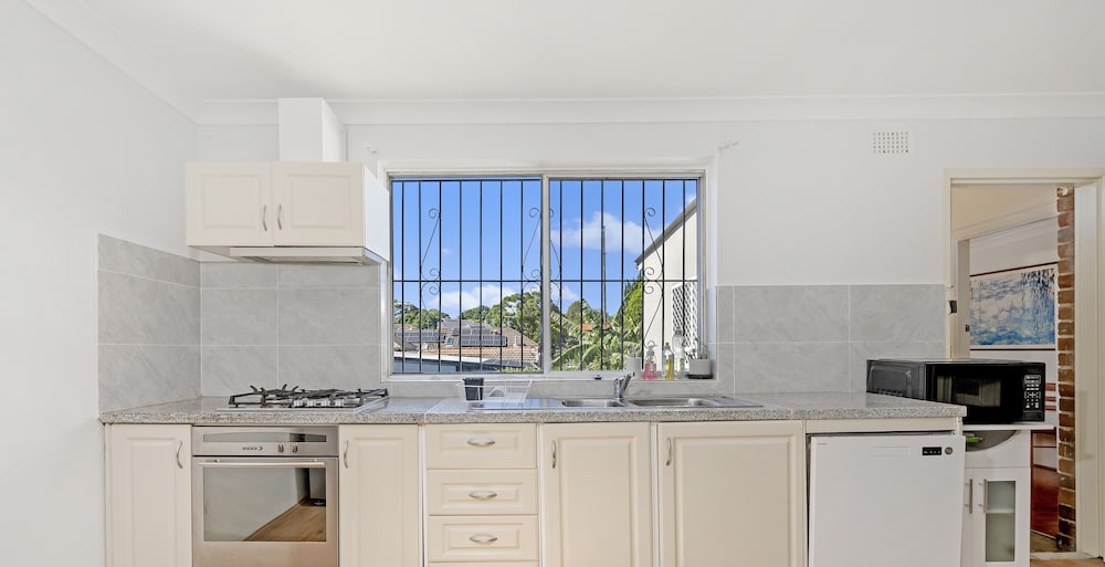 Kozyguru | Ashfield | Cozy 4 Bedroom House