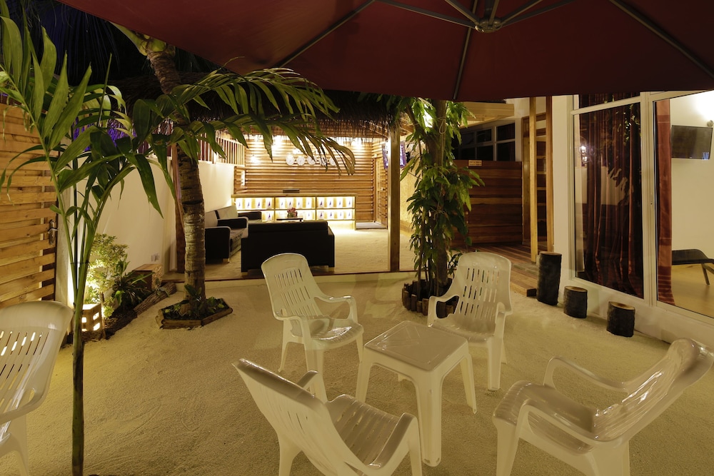 Shallow Lagoon Rasdhoo photo 3