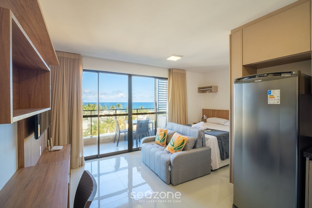 Stay Just Steps From Itapua Beach, With Pool and gym - RGF