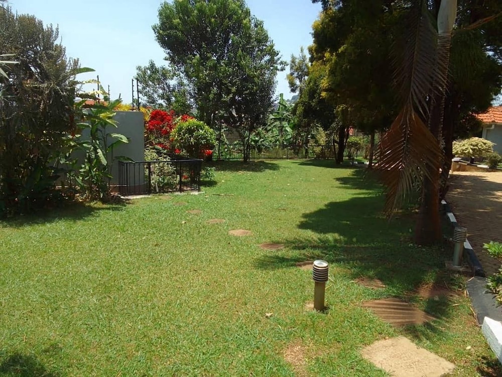 Photo 33
