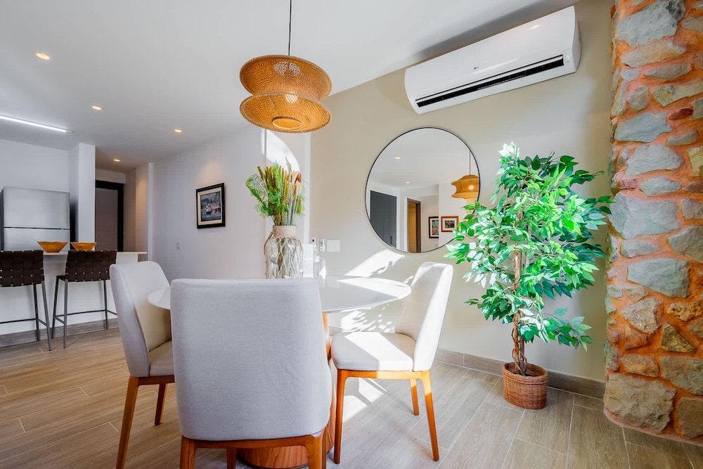 w Beautiful 2BR w Balcony in Casco Viejo
