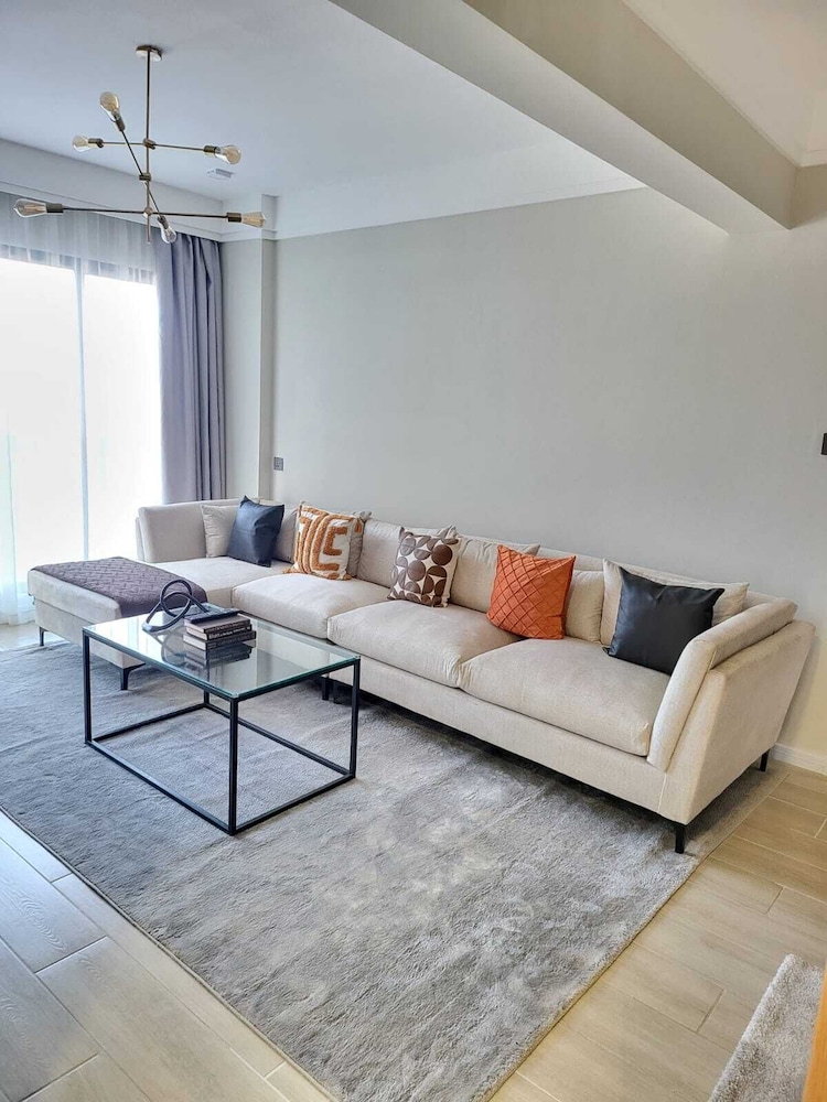 leo residence