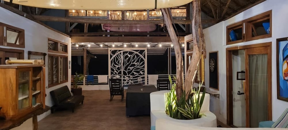 Casa Sirena Surf Lodge