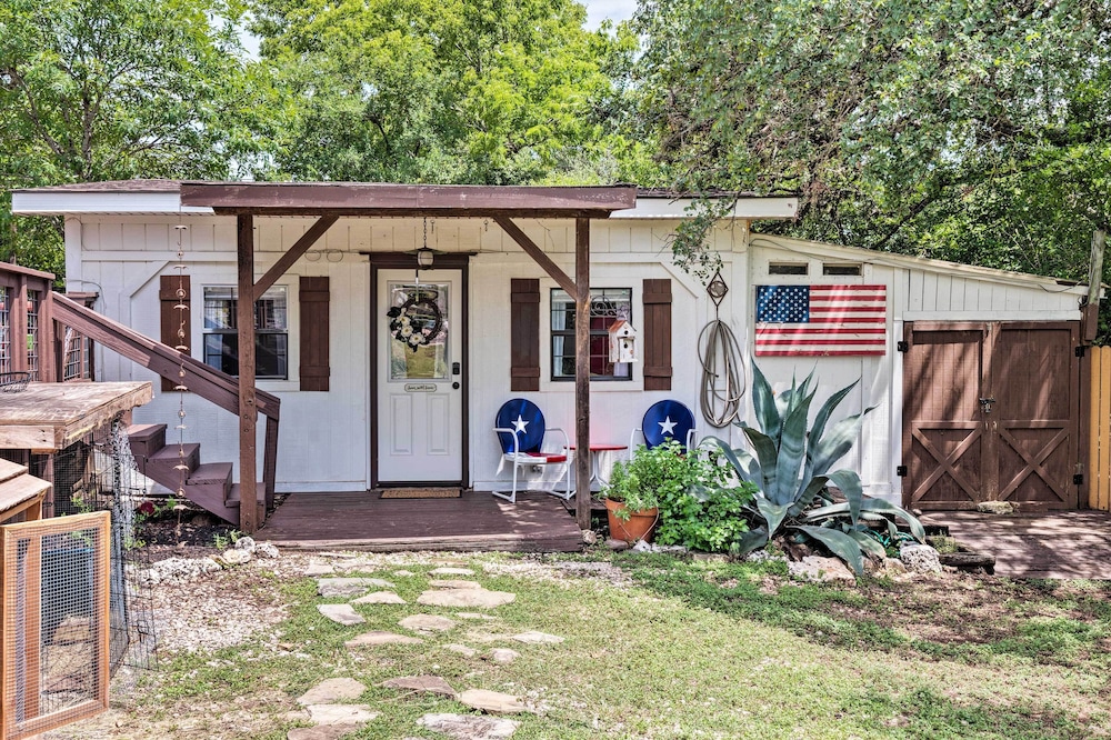 Charming Lake Travis Cottage 20mi to Dtwn Austin - Property Image 2