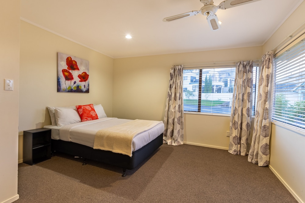 Character 4BR Home - Seaview - Skyline - Hot tub view 4