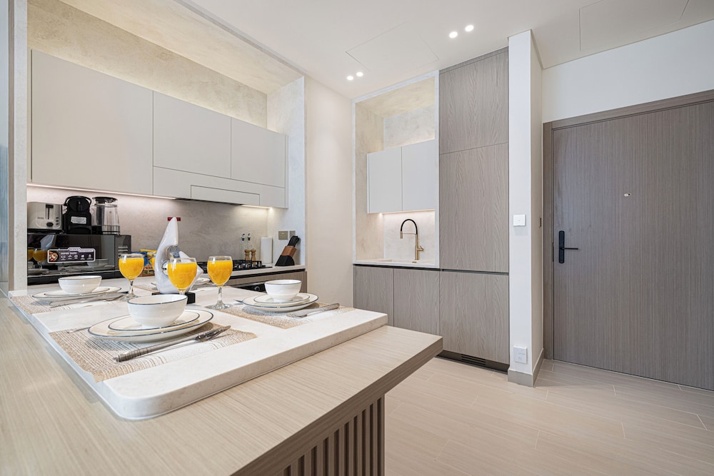 Binghatti Phantom Suites by Hostiva