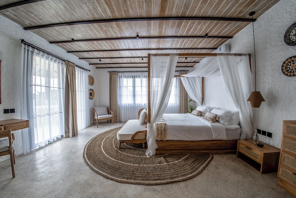 Putri Salju Villa by EVDEkimi - Scenic terrace in the Artistic heart of Ubud view 4