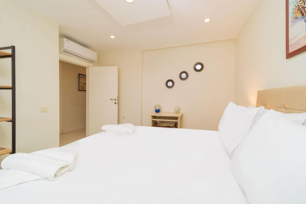 Excellent Flat Close to Kaleici in Muratpasa