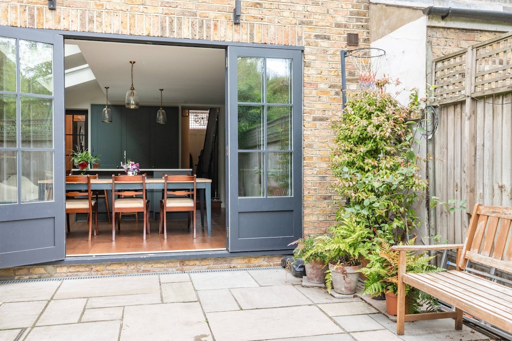 Brewster Gardens III by Onefinestay
