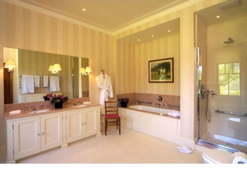 Newmarket Vacations - The Jockey Club Rooms - Property Image 18