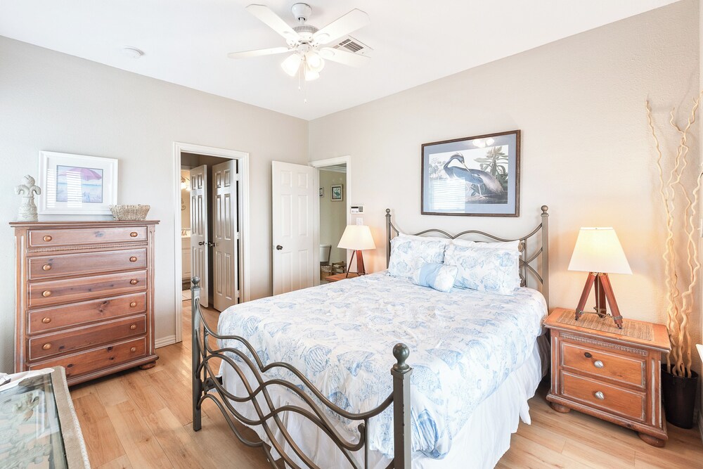 Beach Front Baby Ocean Views, Golf Cart & Pet Friendly!