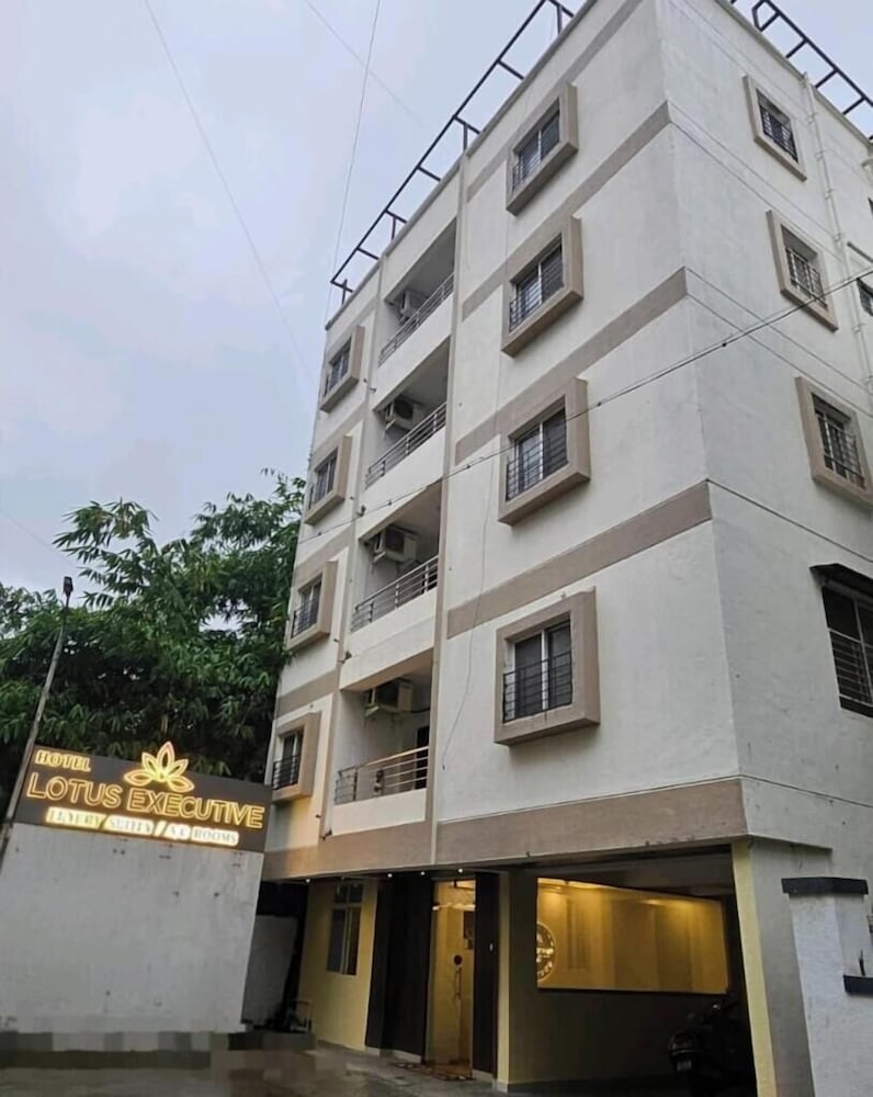 Hotel lotus exicutive