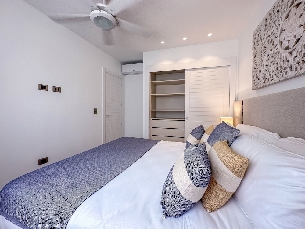 Luxury 3 Bedroom Apartment at the Beach