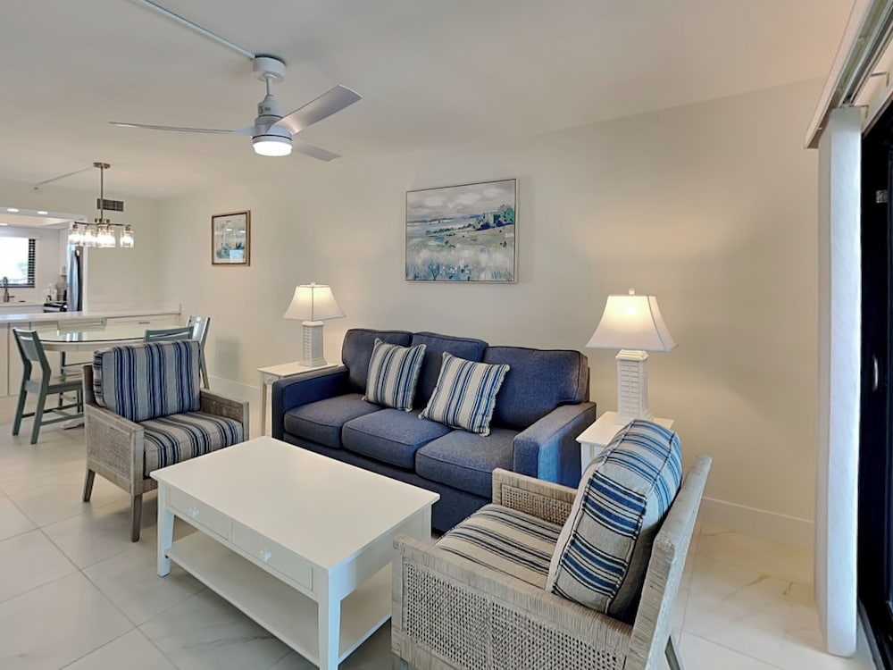 Seaside 2 by Distinctive Beach Rentals