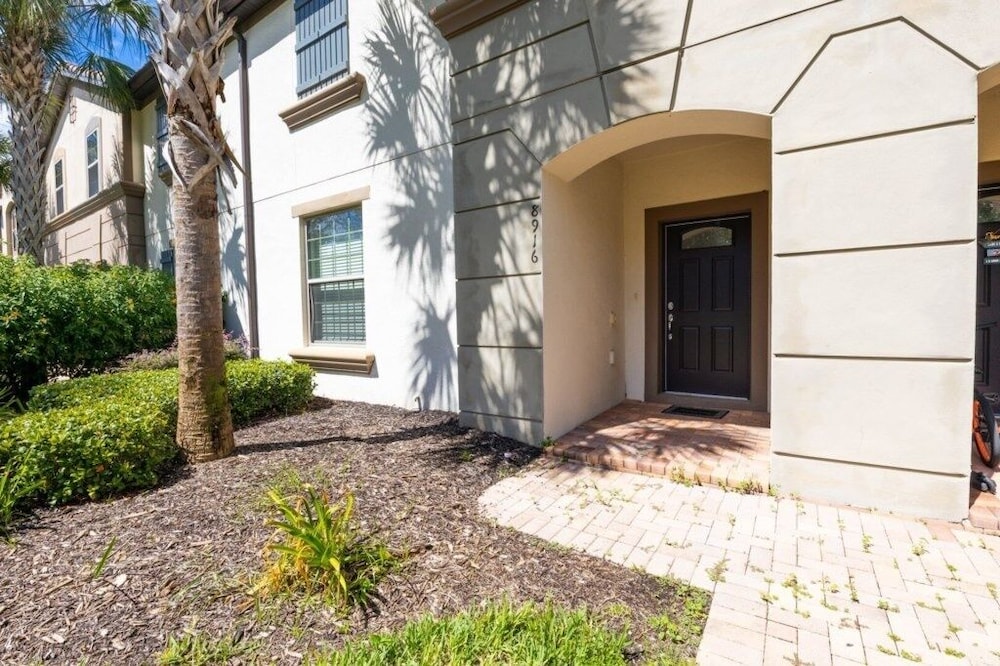 Magical Getaway Near Disney Private Pool + Resort Access, Bbq Grill! 4 Bedroom Townhouse