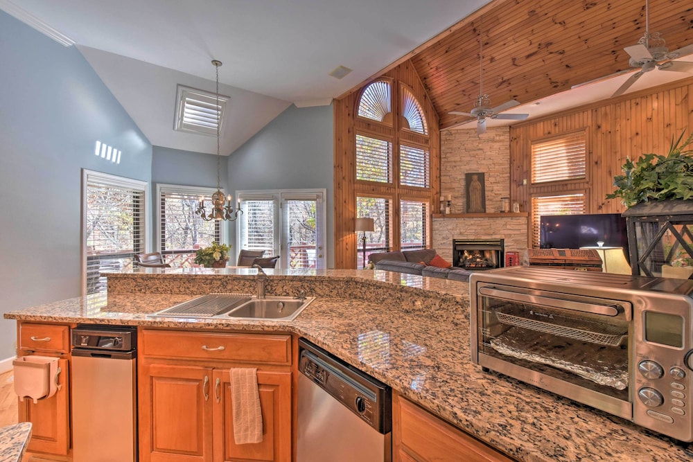Beautiful Bent Tree Apt w/ Community Perks!