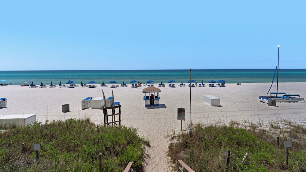 2BR Gulf Front Condo w/ Pool, Gym, Hot Tub + Free Attraction Tickets!