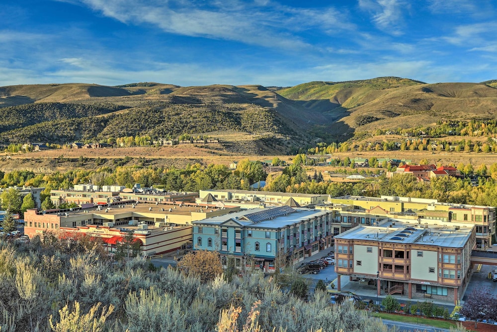 Walkable Dtwn Condo ~ 5 Miles to Beaver Creek Ski! view 3