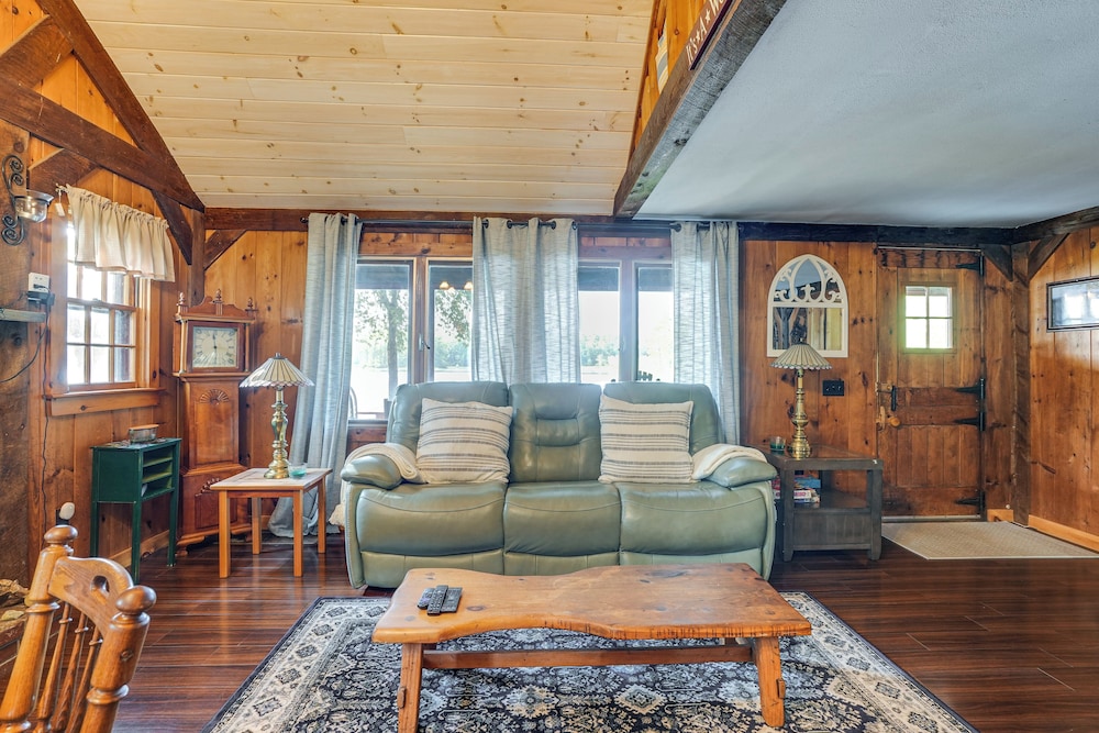 Lakeside Log Cabin w/ Porch in Monadnock Region