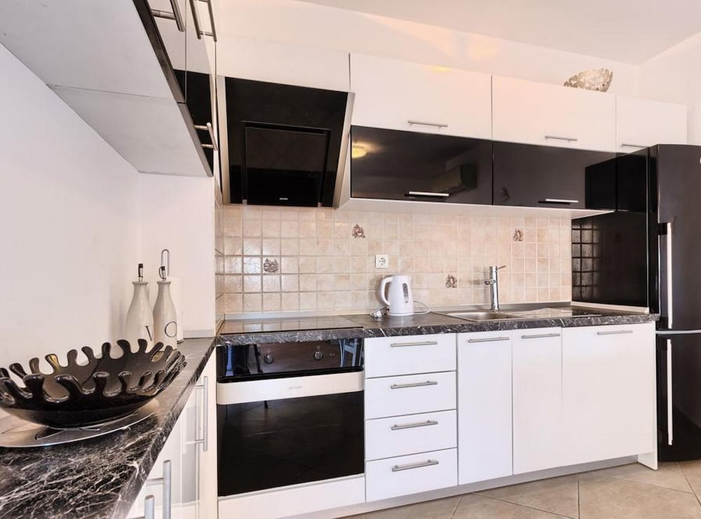 Luxury Apartment Okrug Gornji With Sea View and Pool