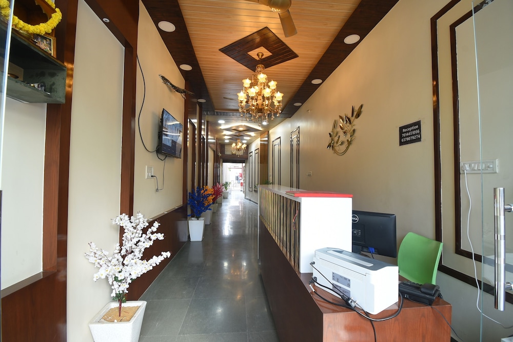 Hotel Royal Retreat - Business & Leisure Hotel
