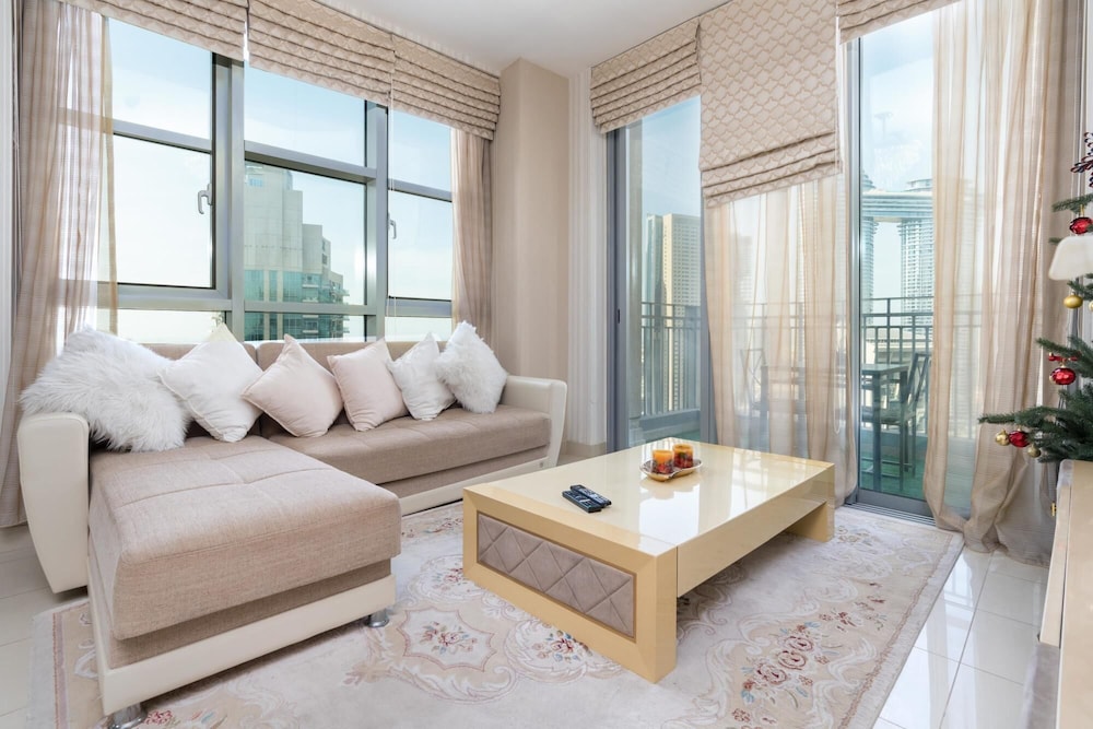 1BR Apt Top Floor Burj Sea Views Downtown