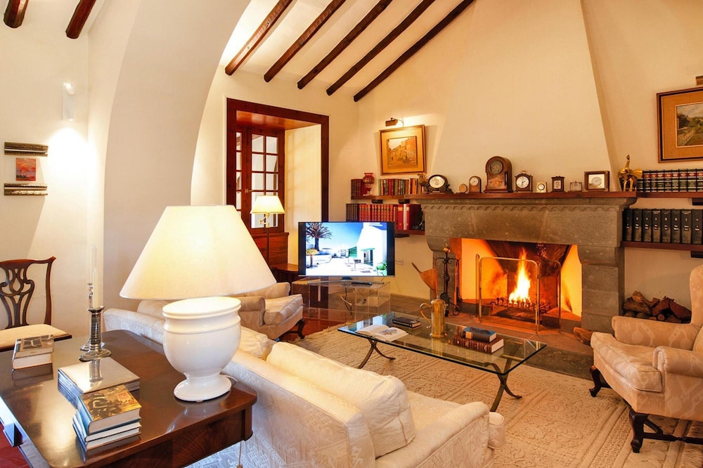 Villa Mansion Bandama With Pool in Santa Brigida