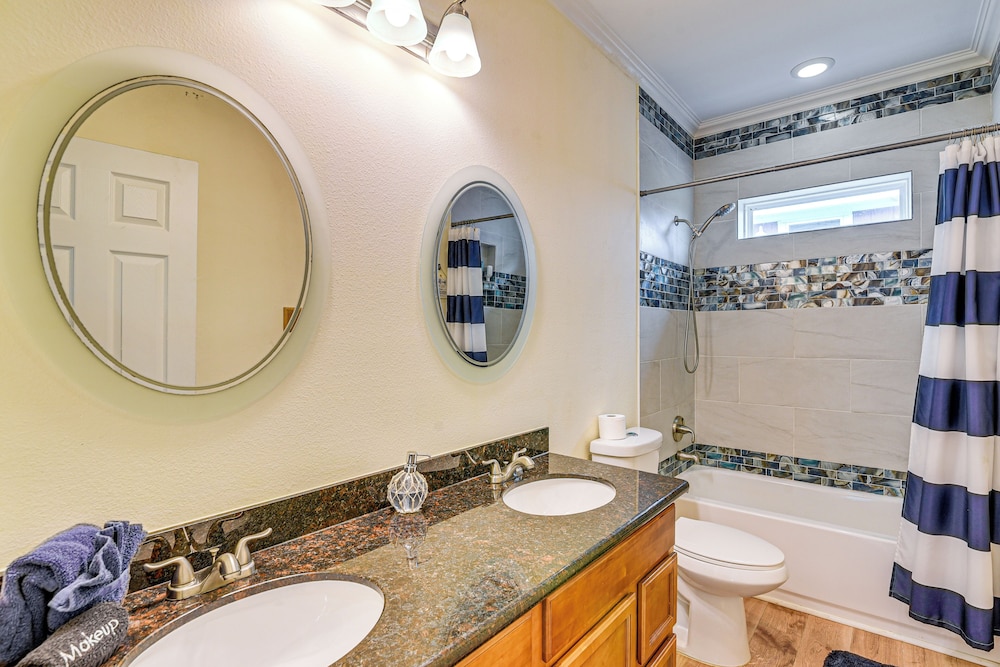 Gulf Views: Beachfront Bolivar Peninsula Escape!