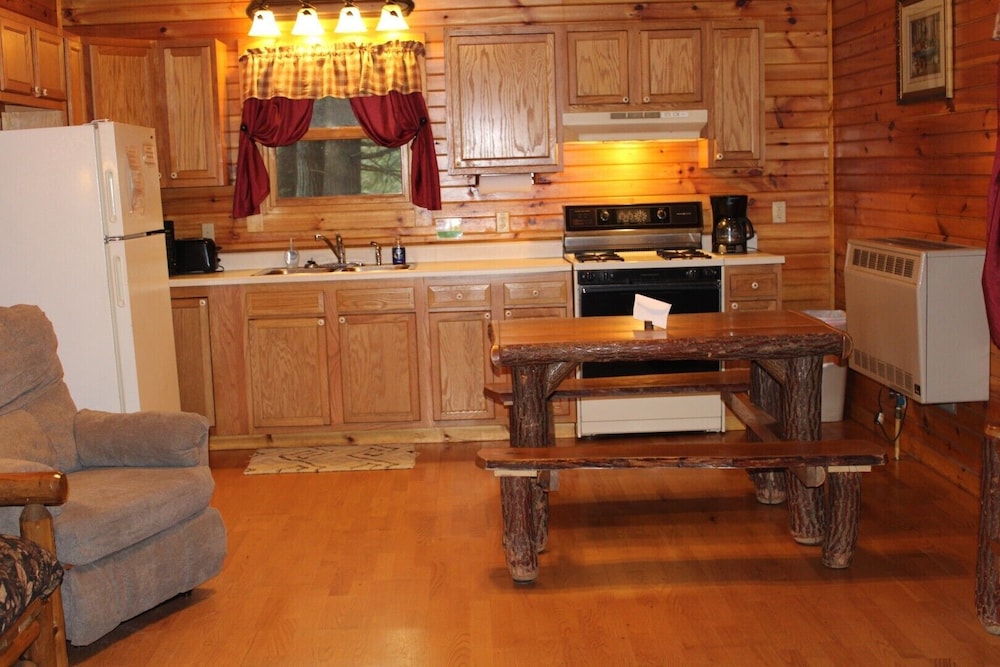 Hominy Ridge Cabins and Gift Shop