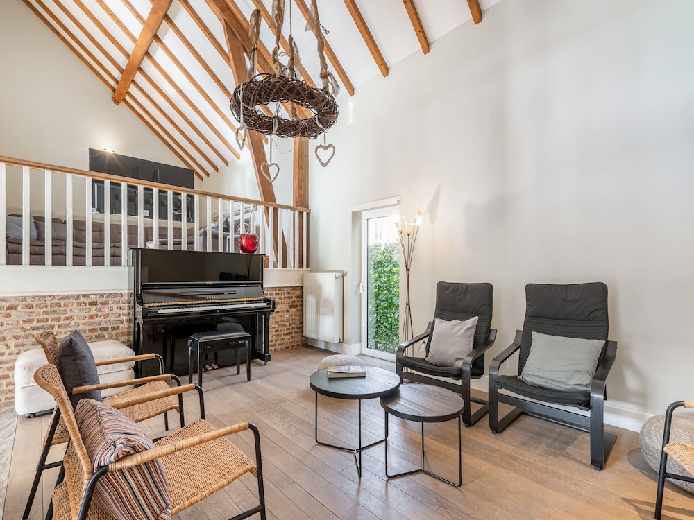 Luxury Retreat With Furry Friends