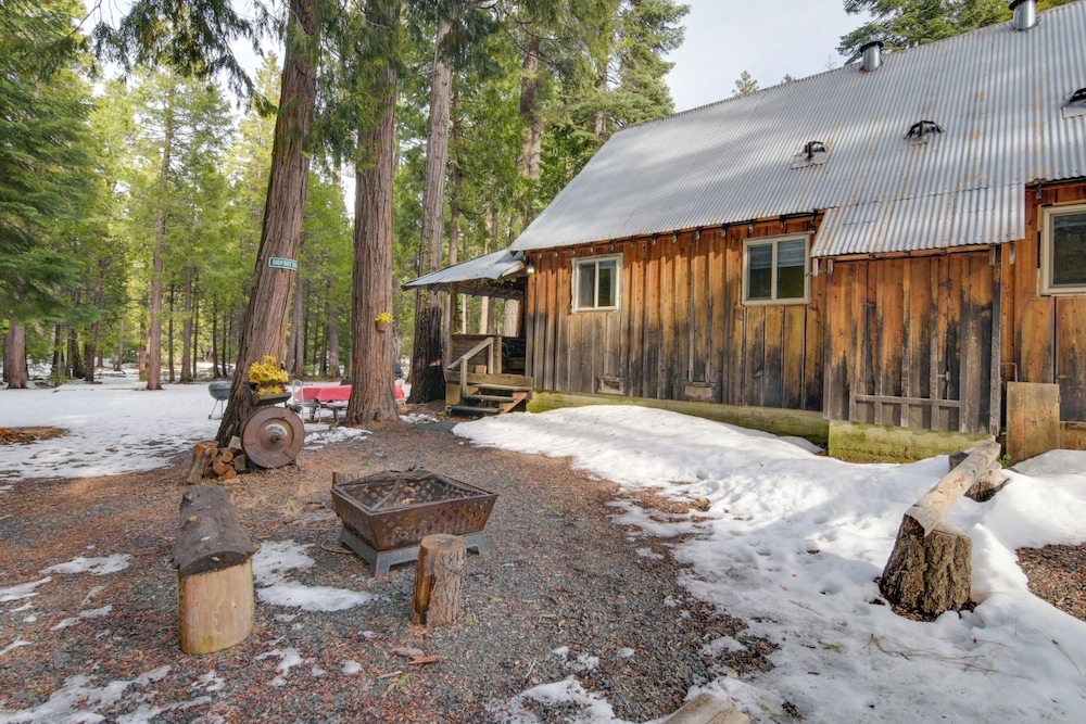 Grill, Fire Pits & Trails: Butte Meadows Duplex!