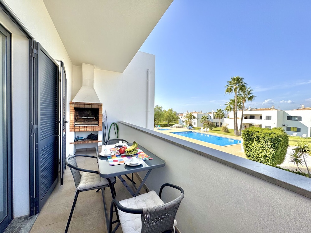 P RA SEA View With Pool by Homing