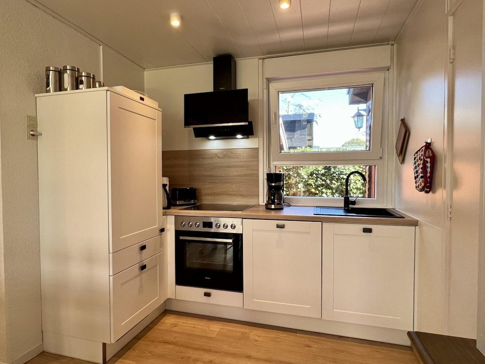 Spacious Bungalow With Garden in Park Eureka
