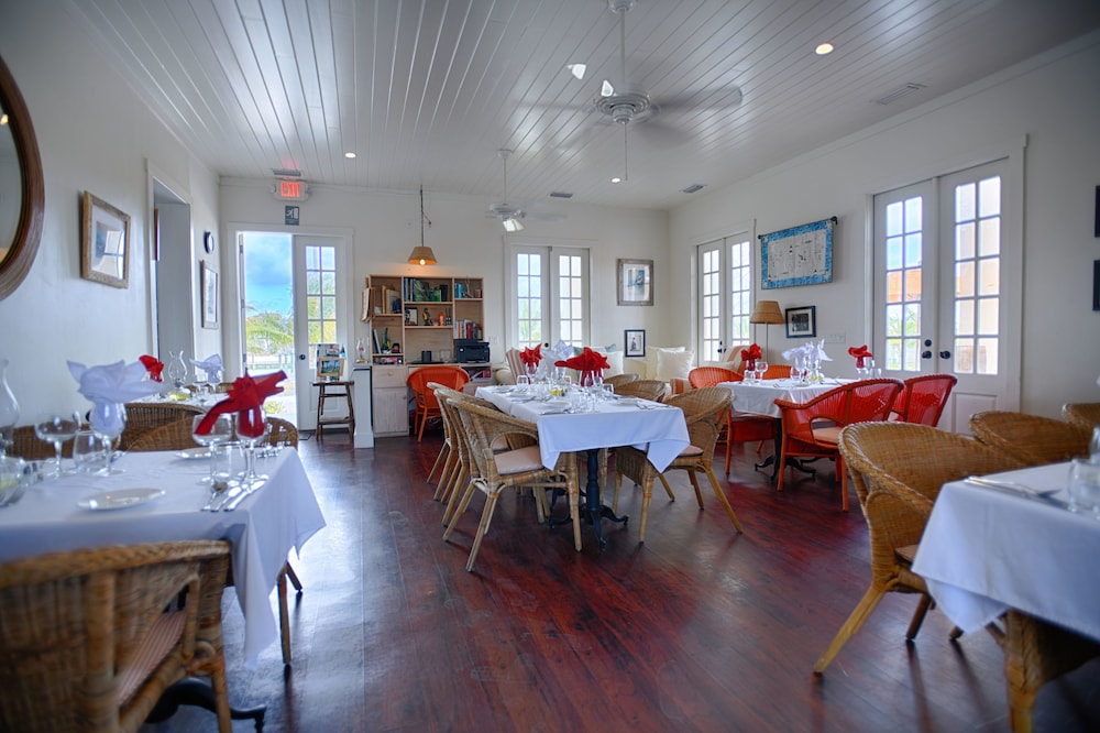 The Sandpiper Inn & Cottages